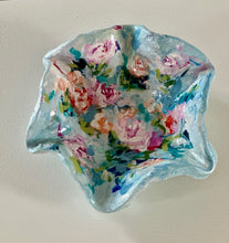 Load image into Gallery viewer, Hand sculpted &amp; painted clay trinket dish
