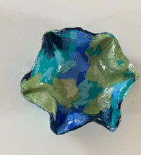 Load image into Gallery viewer, Hand sculpted &amp; painted clay trinket dish